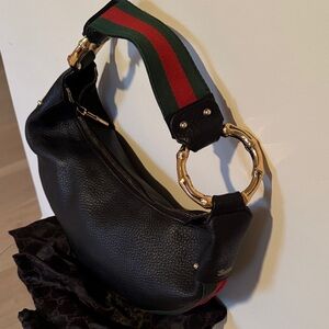 Gucci Black Leather Hobo Bag with Green-Red Strap. Dustbag inc. 100% Authentic.